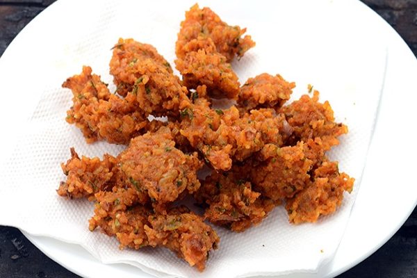 மீதமான சாதத்தில் மொறு மொறு பக்கோடா: பத்தே நிமிடத்தில் செய்யலாம்