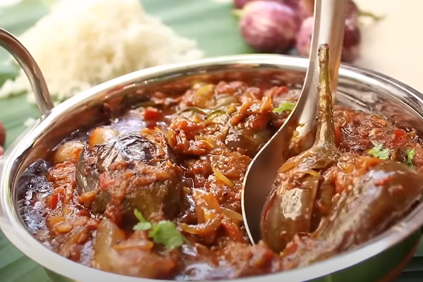 வீடே மணக்க நாவூறும் சுவையில் செட்டிநாடு எண்ணெய் கத்தரிக்காய் குழம்பு