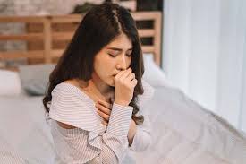 இரவில் வறட்டு இருமல் வாட்டி வதைக்குதா..? வீட்டு வைத்திய வழிமுறைகள் இதோ!